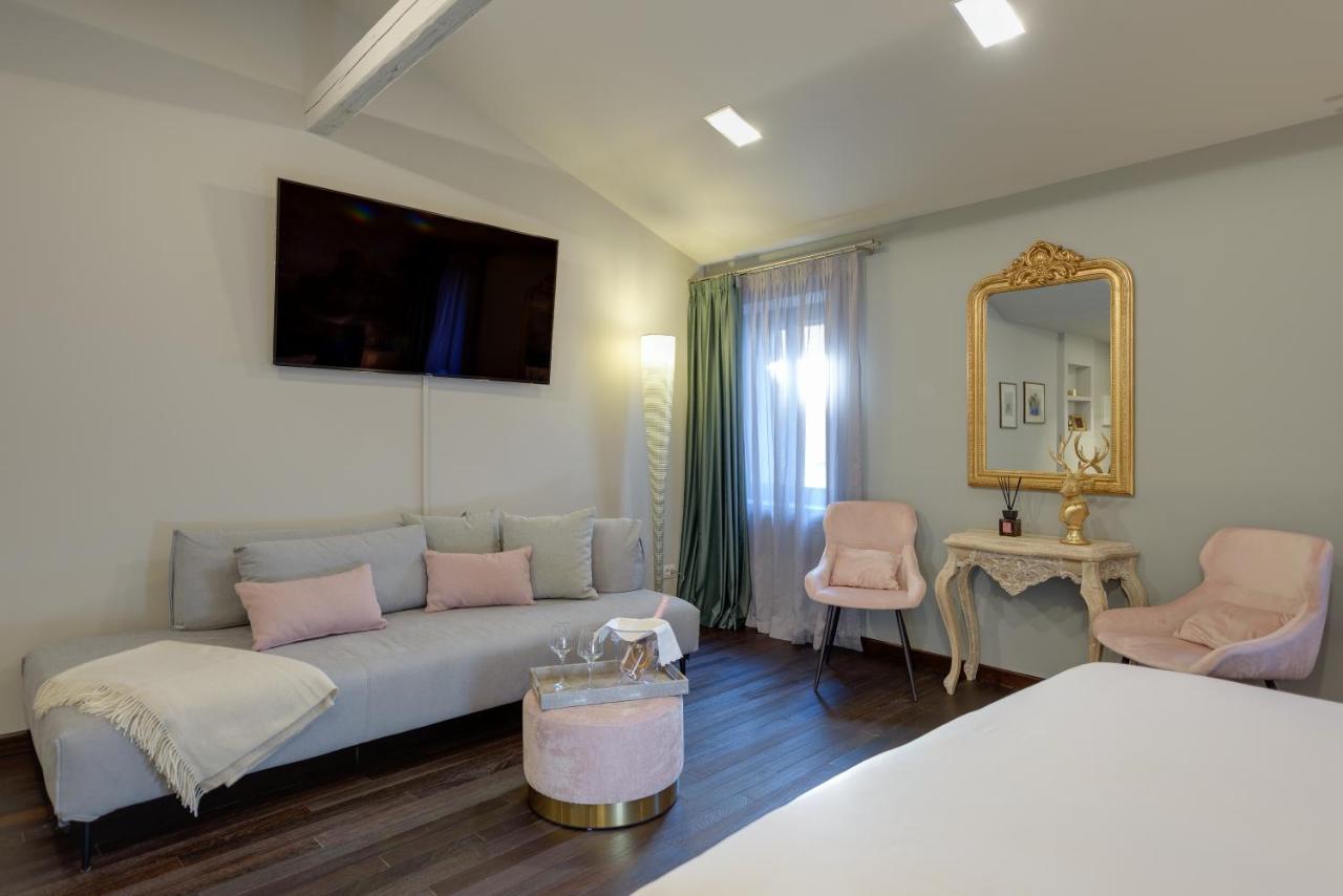 Palazzo Duomo Suites In Udine Center Εξωτερικό φωτογραφία
